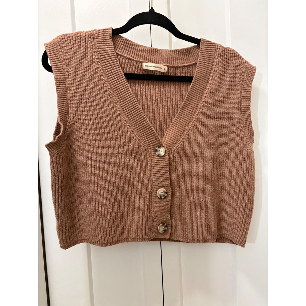 Moon & Madison Brown Ribbed Knit Cropped Button Front Sweater Vest Large